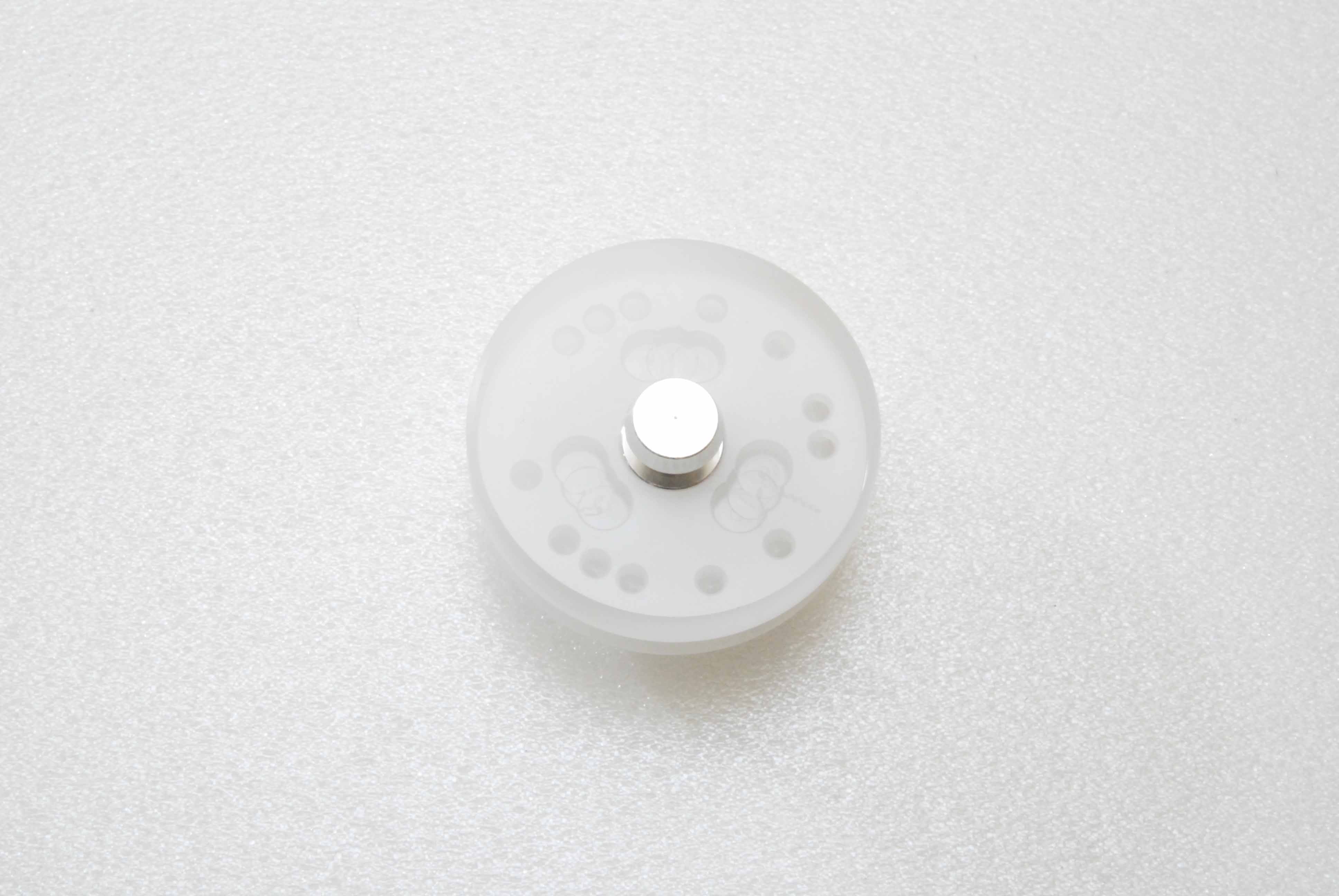 Bumperless piston head