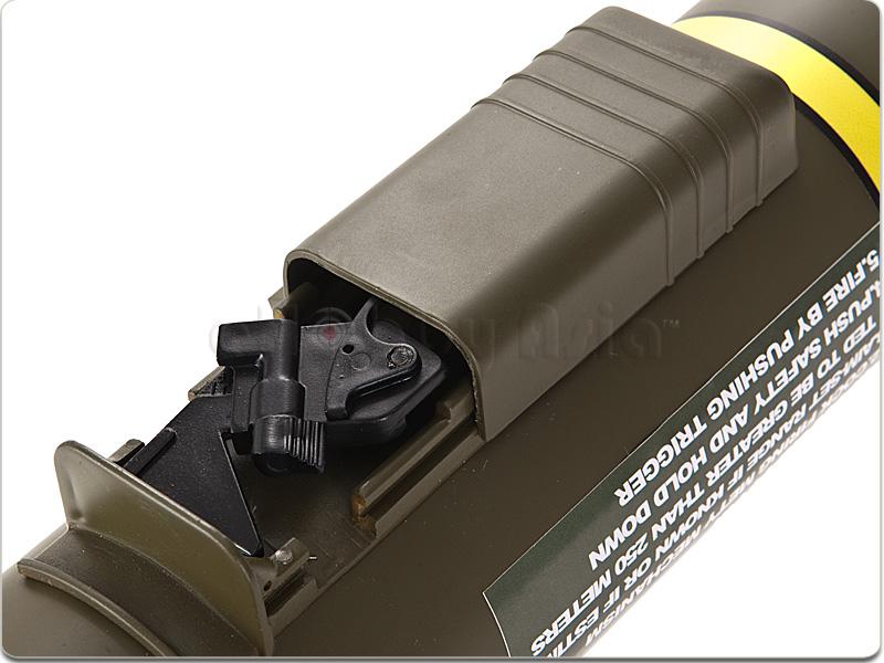 AT-4 / M136